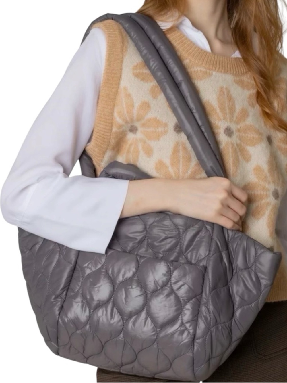 DO EVERYTHING IN LOVE
Wave Large Grey Lightweight Padded Shoulder Bag NWT